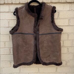 Vintage Tanns Of Taunton Genuine Brown Shearling Vest 
38/Medium